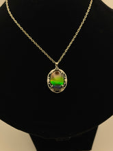 Load image into Gallery viewer, ammolite pendant
