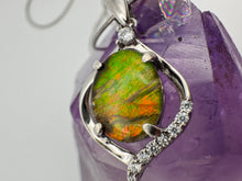 Load image into Gallery viewer, ammolite pendant