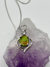 Load image into Gallery viewer, ammolite pendant