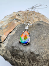 Load image into Gallery viewer, ammolite pendant