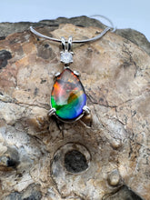 Load image into Gallery viewer, ammolite pendant