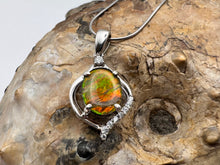 Load image into Gallery viewer, ammolite pendant