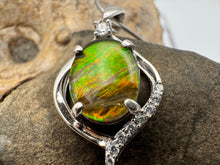 Load image into Gallery viewer, ammolite pendant