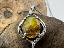 Load image into Gallery viewer, ammolite pendant