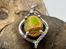 Load image into Gallery viewer, ammolite pendant