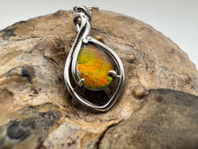 Load image into Gallery viewer, ammolite pendant
