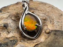 Load image into Gallery viewer, ammolite pendant