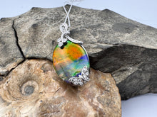 Load image into Gallery viewer, ammolite pendant