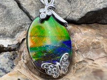 Load image into Gallery viewer, ammolite pendant