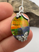 Load image into Gallery viewer, ammolite pendant