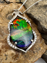 Load image into Gallery viewer, ammolite pendant