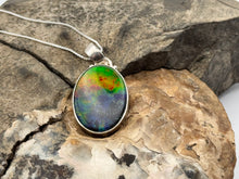 Load image into Gallery viewer, ammolite pendant