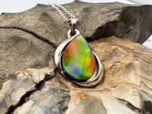Load image into Gallery viewer, ammolite pendant