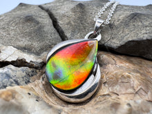 Load image into Gallery viewer, ammolite pendant