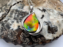 Load image into Gallery viewer, ammolite pendant