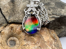 Load image into Gallery viewer, ammolite pendant
