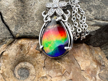 Load image into Gallery viewer, ammolite pendant