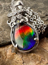 Load image into Gallery viewer, ammolite pendant