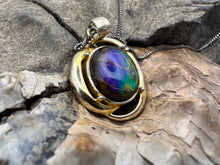 Load image into Gallery viewer, gold plated ammolite pendaant