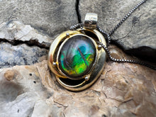 Load image into Gallery viewer, gold plated ammolite pendaant
