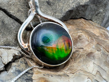 Load image into Gallery viewer, ammolite pendant