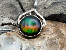 Load image into Gallery viewer, ammolite pendant