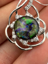 Load image into Gallery viewer, ammolite pendant