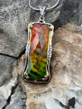 Load image into Gallery viewer, ammolite pendant