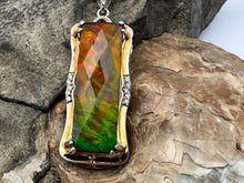 Load image into Gallery viewer, ammolite pendant