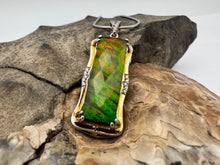 Load image into Gallery viewer, ammolite pendant