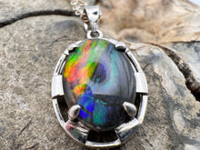 Load image into Gallery viewer, ammolite pendant