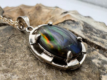 Load image into Gallery viewer, ammolite pendant