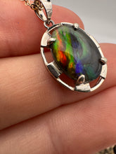 Load image into Gallery viewer, ammolite pendant