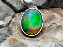 Load image into Gallery viewer, silver ammolite pendant