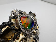 Load image into Gallery viewer, ammolite pendant