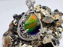 Load image into Gallery viewer, ammolite pendant