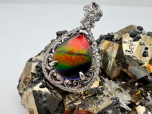Load image into Gallery viewer, ammolite pendant