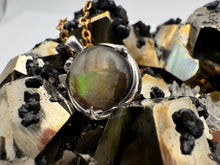 Load image into Gallery viewer, Silver ammolite pendant