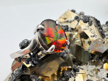 Load image into Gallery viewer, ammolite silver ring