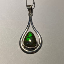 Load image into Gallery viewer, Ammolite pendant in Sterling silver