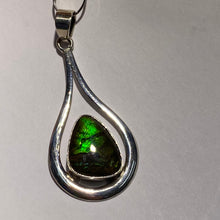 Load image into Gallery viewer, Ammolite pendant in Sterling silver