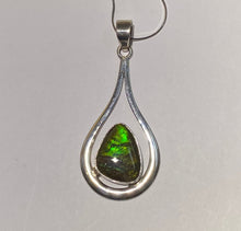 Load image into Gallery viewer, Ammolite pendant in Sterling silver