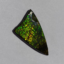 Load image into Gallery viewer, Beautiful golden/green/orange dragon skin ammolite 45x25 mm