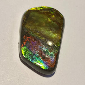 Beautiful bright flash in multicoloured ammolite gemstone 40x24 mm