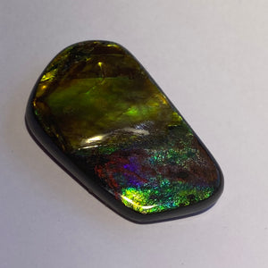 Beautiful bright flash in multicoloured ammolite gemstone 40x24 mm