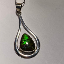 Load image into Gallery viewer, Ammolite pendant in Sterling silver
